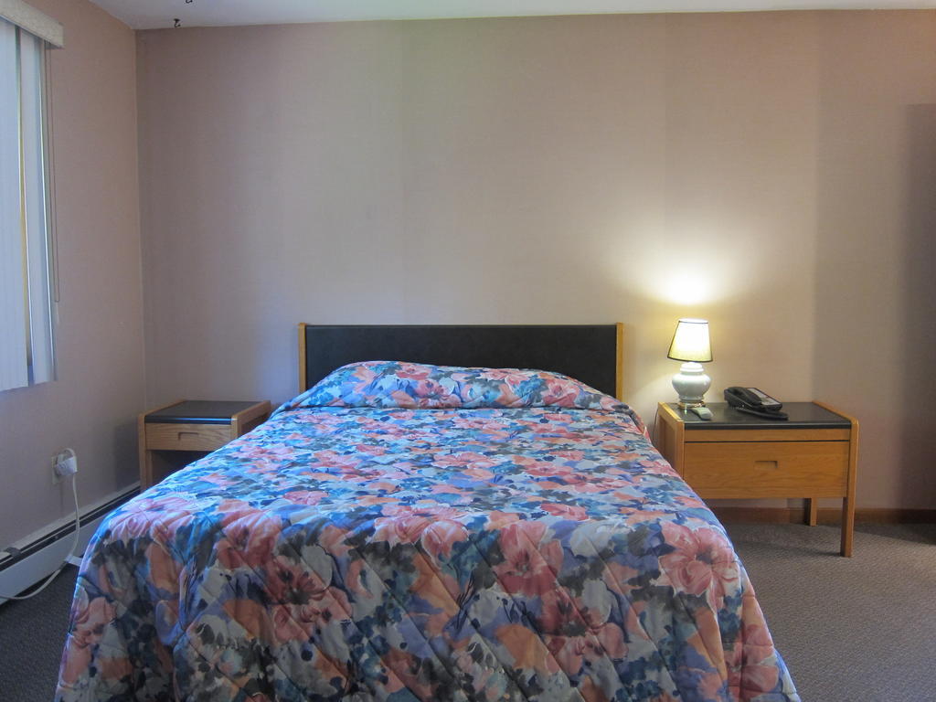 Shine Motel Summerside Room photo